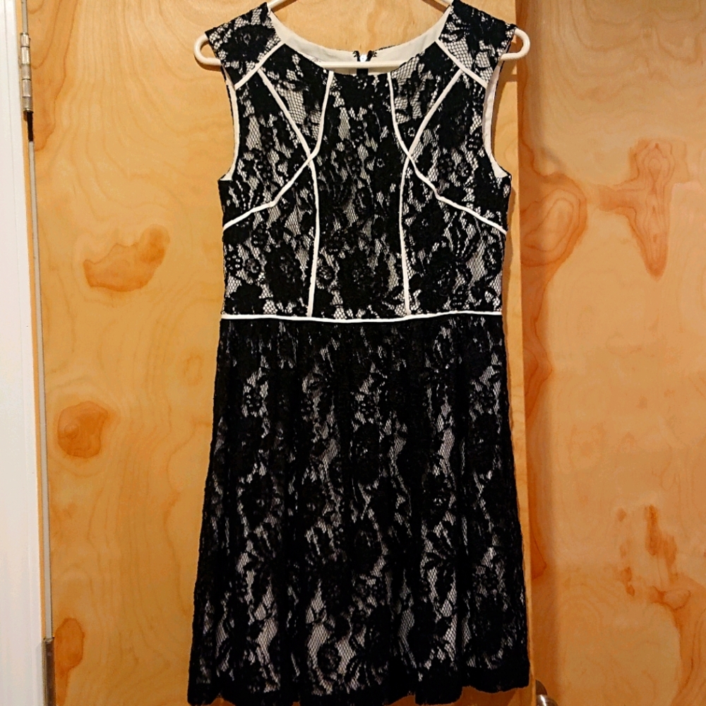 Laced Sleeveless A-line Dress - size 6P